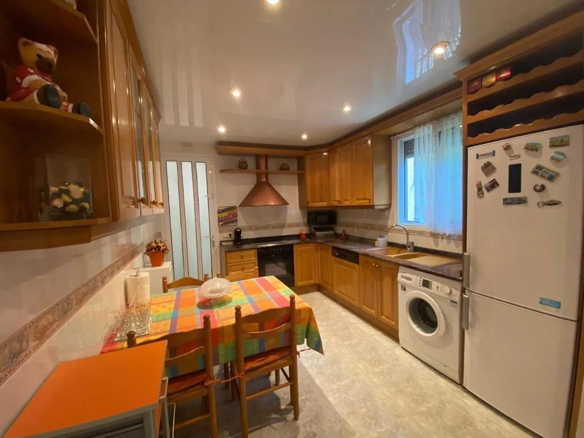 Villa Casa familiar con piscina Pallejà