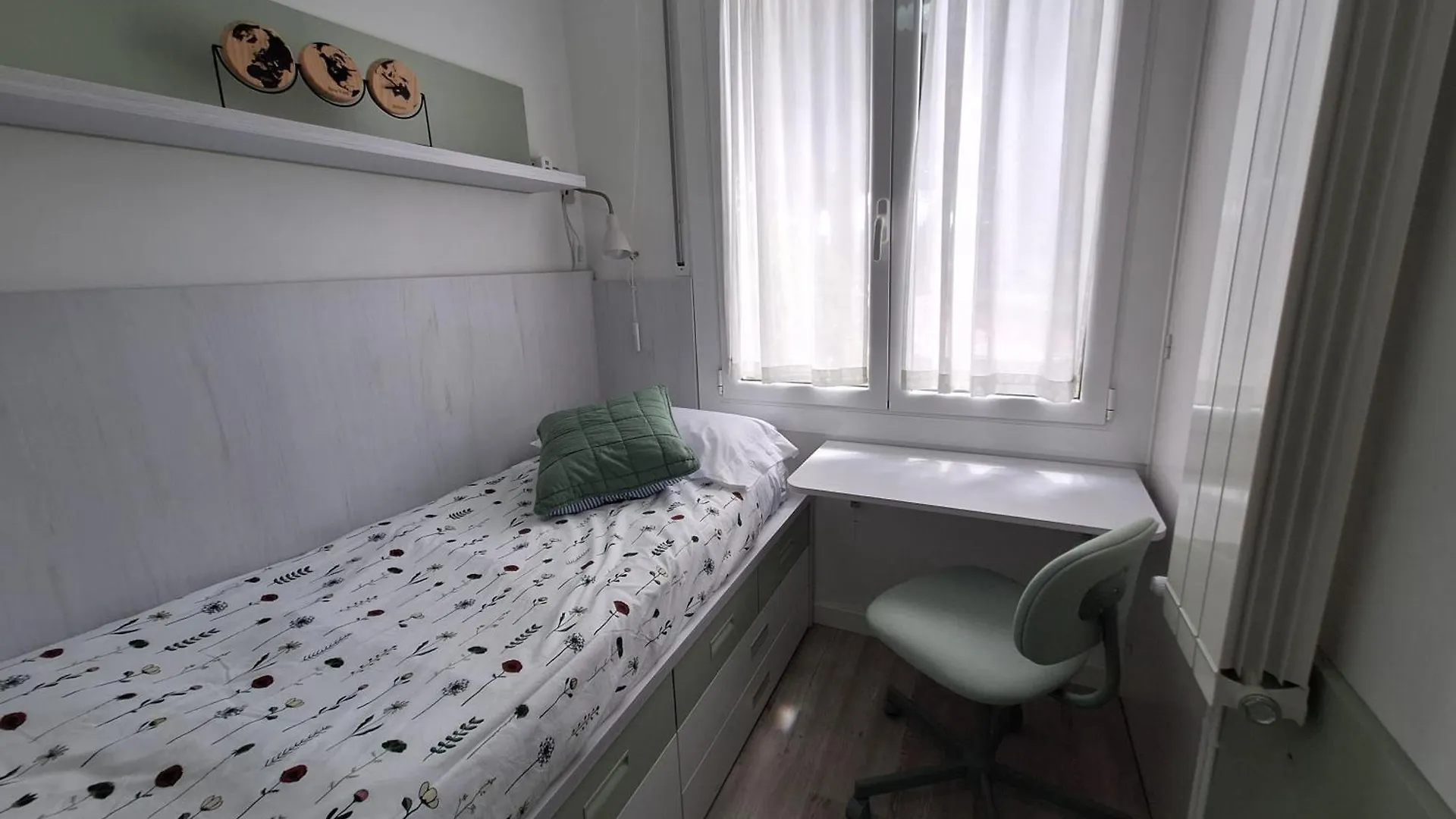 Villa Casa familiar con piscina Pallejà Сasa de vacaciones
