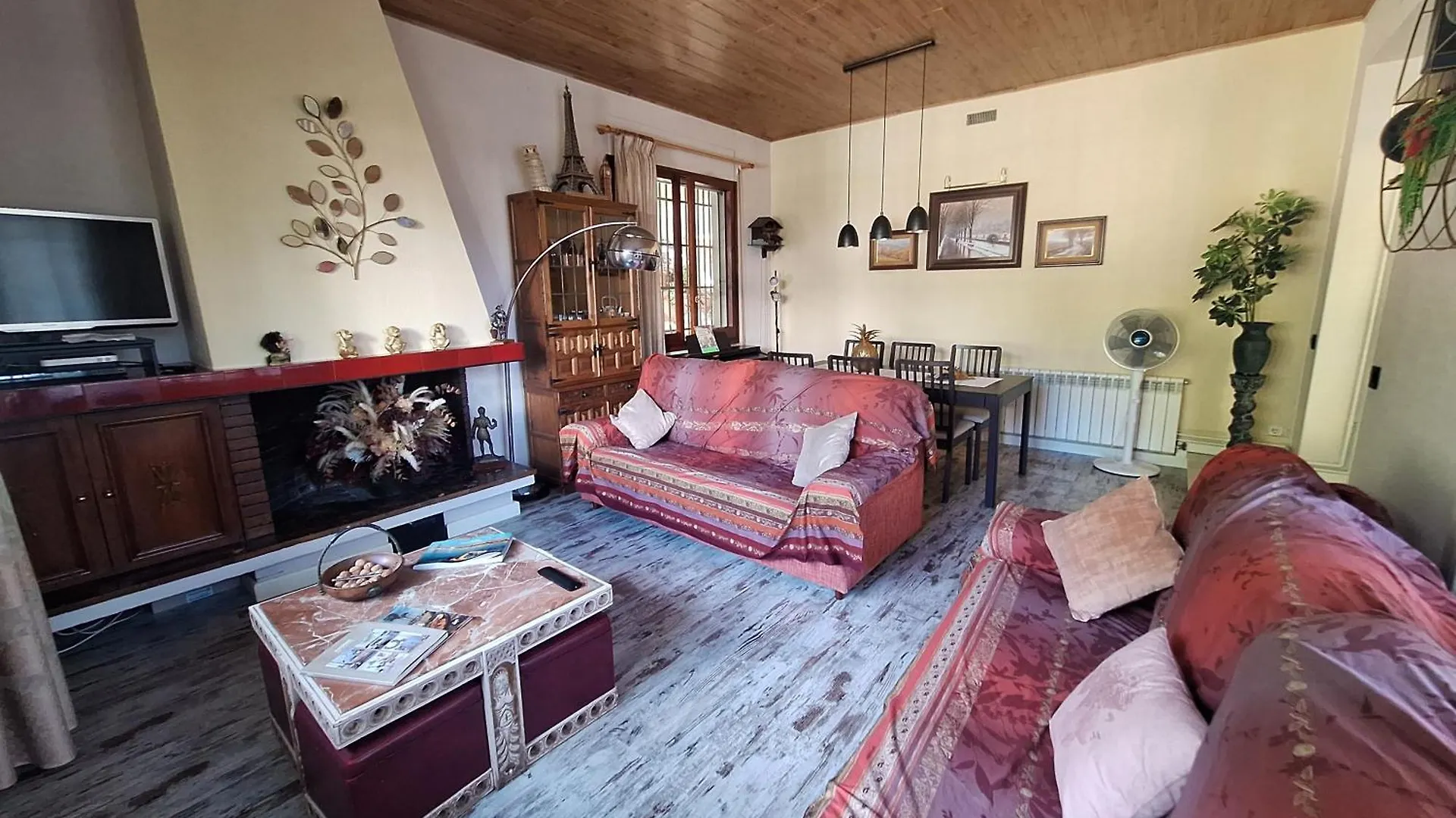Villa Casa familiar con piscina Pallejà
