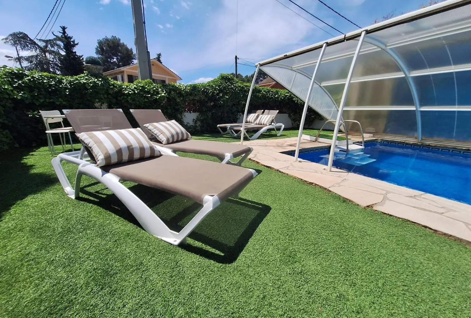 Villa Casa familiar con piscina Pallejà Сasa de vacaciones