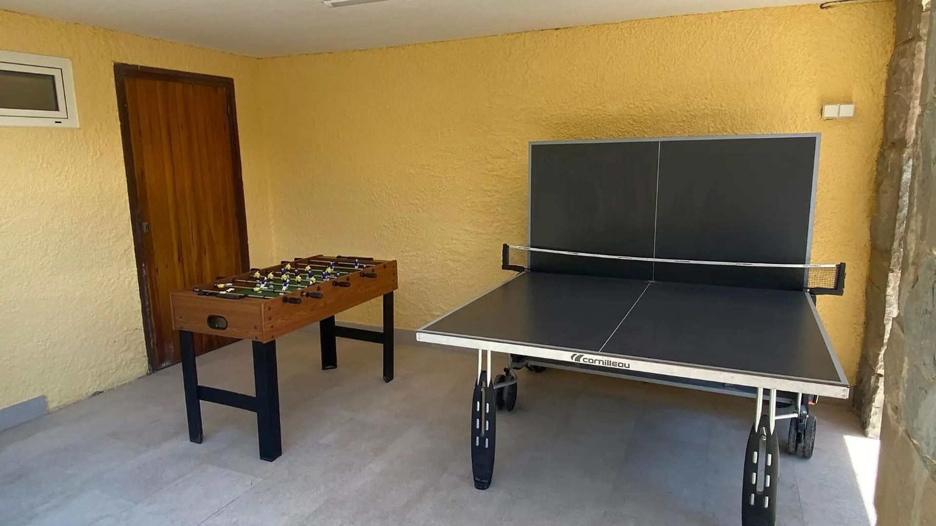 Villa Casa familiar con piscina Pallejà Сasa de vacaciones